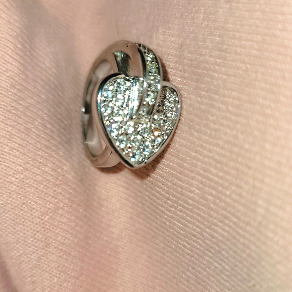 Lia Sophia Silver Tone heart Ring with 27 Crystals. Size 6.5 Vintage - Picture 5 of 11